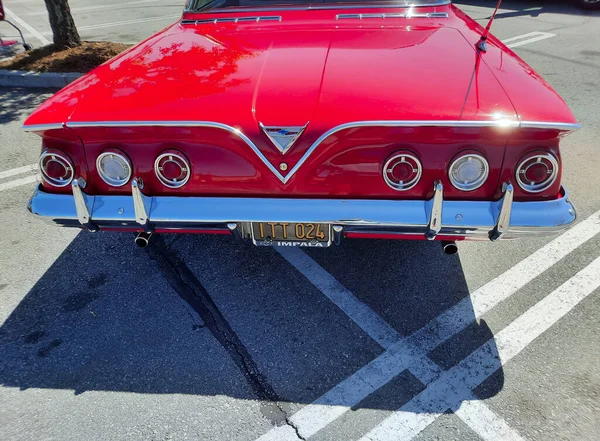 로스앤젤레스 March 2021 Red Chevrolet Impala Retro Car Back View — 스톡 사진
