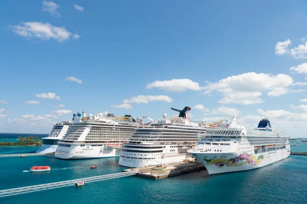 Nassau Bahamalar Şubat 2016 Turne Için Dört Müthiş Yolcu Gemisi — Stok fotoğraf