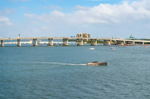 Miami Brücke Und Boot Miami Brücke Zielpunkt Miami Brücke Für — Stockfoto