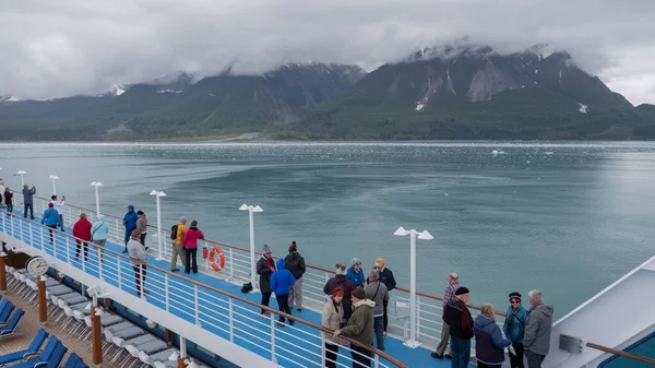 Hubbard Buzulu Alaska Abd Mayıs 2019 Dağ Manzarasına Turistik Seyahat — Stok fotoğraf