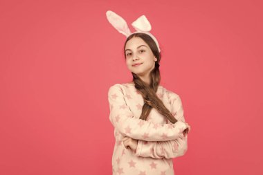 Güzel saç stili. Mutlu çocukluk. Neşeli tavşan çocuk. kopyalama alanı. Mutlu Paskalyalar. Tavşan kulaklı komik çocuk. Uyurgezer genç kız. Tavşan avı başlasın. Sadece eğleniyorum. Parti için hazır..