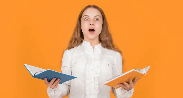 Schoolmeisje Met Copybook Tienermeisje Met Notitieboekje Terug Naar School Kind — Stockfoto
