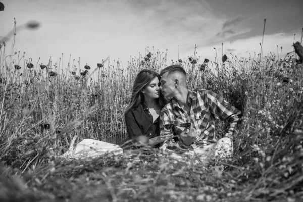 Adoramos Beijar Férias Verão Familiares Homem Feliz Mulher Apaixonados Desfrutar — Fotografia de Stock
