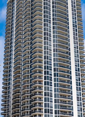 Miami 'deki gökdelen mimari binası. Gökdelen mimari binasının fotoğrafı. Miami 'deki gökdelen mimari binası. Florida 'daki gökdelen mimari binası..