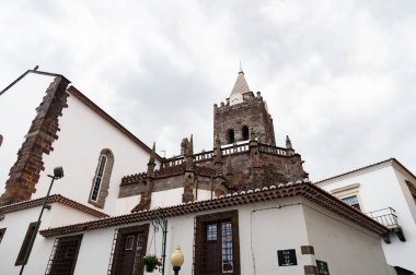 Dışarıdaki katedral kilisesi. Katedral kilise cephesi. Dıştaki katedral kilisesi. Katedral kilisesinin fotoğrafı.