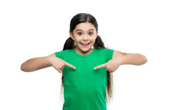 Дівчина Підліток Зеленій Сорочці Вказуючи Фото Дівчини Підлітка Випадковому Стилі — стокове фото