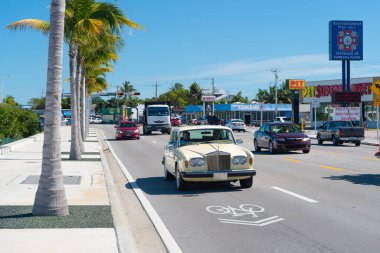 Key West, Florida USA - 08 Şubat 2016: Rolls Royce Silver Shadow klasik araba.