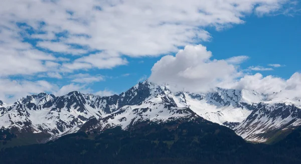 Natura Śnieżną Górą Przyroda Górskim Krajobrazem Przyroda Szczytami Gór Zdjęcie — Zdjęcie stockowe