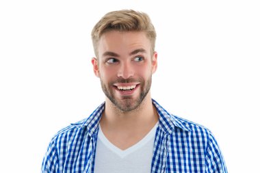 Kareli gömlek giyen genç bir adamın fotoğrafı. Genç adam beyazda izole edilmiş. Arka plandaki genç adam. Stüdyodaki genç adam.