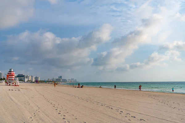 Foto Bagnino Miami Spiaggia Con Gente Bagnino Miami Beach Bagnino — Foto Stock