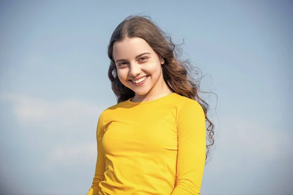 Teen Girl Positive Face Sky Background — Zdjęcie stockowe
