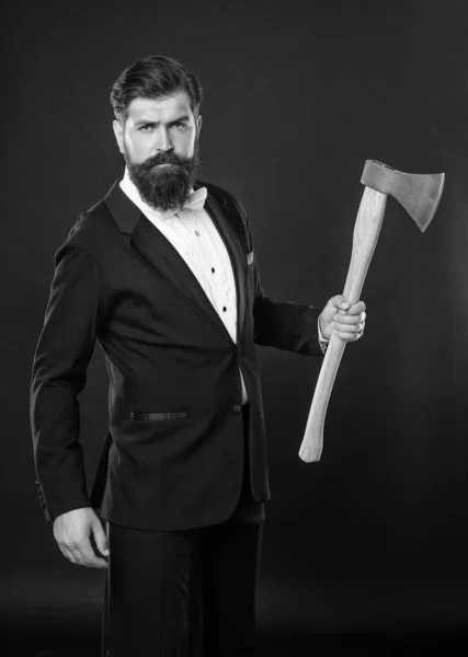 Brutal Man Håller Yxan Brutalitet Skäggig Gentleman Med Yxa Frisörsalong — Stockfoto
