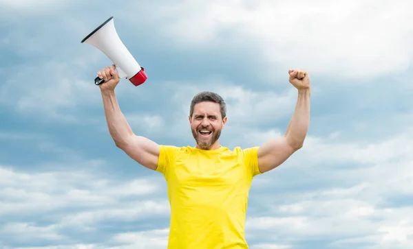 Man Yellow Shirt Holding Megaphone Sky Background — Stock Photo, Image