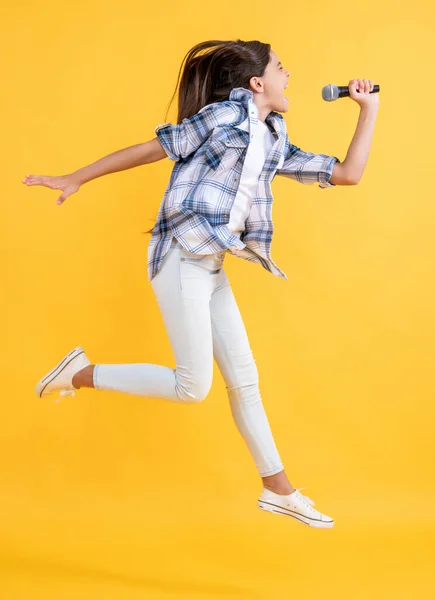 Teen Girl Karaoke Singer Jumping Studio Teen Girl Karaoke Singer — Stock Photo, Image