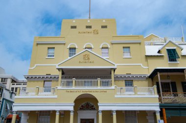 Hamilton, Bermuda - 20 Mart 2016: Şehir merkezindeki banka mimari binası.