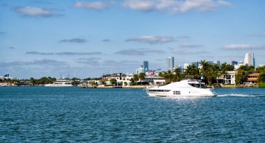 Miami Beach, Florida ABD - 15 Nisan 2021: Crimson isimli lüks yat.