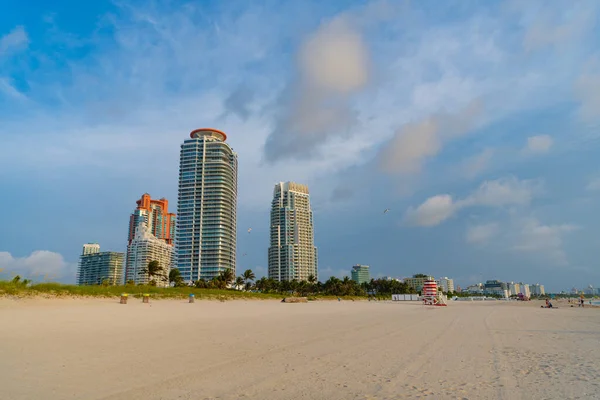 佛罗里达海滩的摩天大楼建筑 迈阿密市中心的摩天大楼建筑 摩天大楼建筑的照片 迈阿密的摩天大楼建筑 — 图库照片