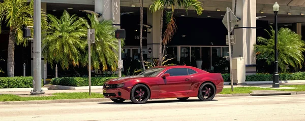 Miami Beach Φλόριντα Ηπα Απριλίου 2021 Κόκκινο Chevrolet Camaro Στο — Φωτογραφία Αρχείου