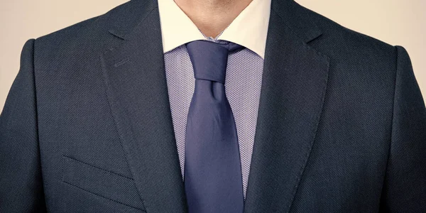 Przycięte Człowiek Formalny Garnitur Szyi Krawat — Zdjęcie stockowe