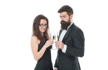Başarılı insanların iş etkinliği. Aile tatilini kutlar. İşletme partisi. Şerefe konsepti. Birbirine aşık çiftler. Smokinli adam ve seksi bayan. Resmi çift ortaklık için şampanya içer..