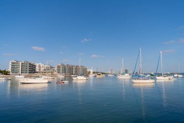 Miami, Florida ABD - 15 Nisan 2021 Yat ve yat.