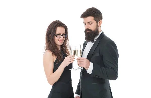 成功した人々のビジネスイベント 家族は休日を祝う ビジネスパーティーだ 歓声のコンセプト 恋のカップル セクシーな女性とタキシードの男 パートナーシップのためにシャンパンを飲む — ストック写真