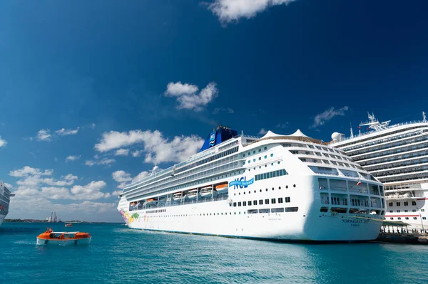 Nassau Bahamas Februay 2016 Terrific White Cruise Ferry Tour Vacation — стокове фото