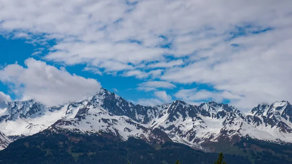 Buzlu Dağ Manzaralı Doğa Dağ Zirveleri Olan Doğa Dağlı Doğanın — Stok fotoğraf