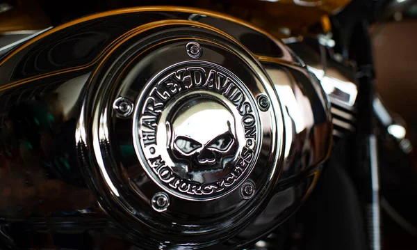 乌克兰基辅 2014年9月13日 戴维森 Harley Davidson 镀铬摩托车部分的金属化标志细节 — 图库照片