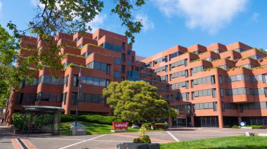 San Francisco, ABD - 19 Mayıs 2019 Levis merkez binası Levis Plaza dış yapı binası.
