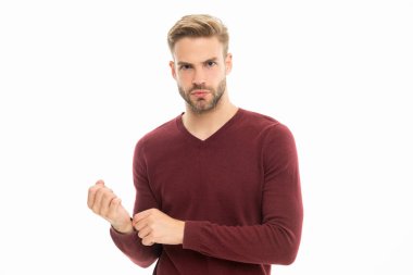 Arka planda sakalı olan yakışıklı bir adam. Sakallı saçlı bir adamın fotoğrafı. Kirli sakallı adam beyazda izole edilmiş. Stüdyoda sakallı bir adam.