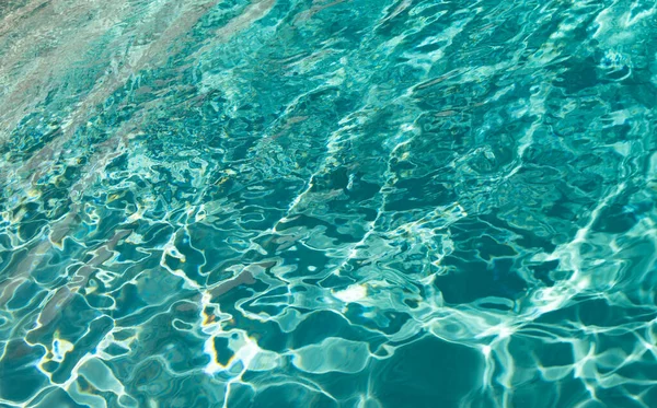 Foto Von Defokussiertem Schwimmbadwasser Hintergrund Defokussiertes Poolwasser Hintergrund Defokussiertes Poolwasser — Stockfoto