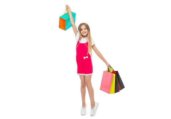 Arka Planda Alışveriş Çantası Olan Mutlu Bir Genç Kız Alışveriş — Stok fotoğraf