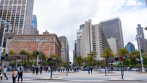 San Francisco Usa May 2019 People Crossing Street Road Pedestrian — Stock Photo, Image