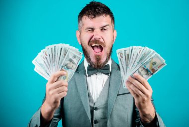 Billioner Doları banknot ile. İş dünyası ve spor başarı. bir piyango kazanma. sonra büyük bir iş adamı. Finans ve ticaret. mutlu sakallı adamın bir sürü para var. ofiste başarılı gün.