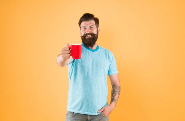 Concetto Energetico Hipster Barista Sfondo Giallo Caffetteria Uomo Barbuto Beve — Foto Stock