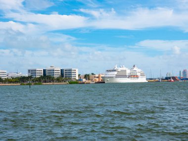 Miami, Florida ABD - 05 Ocak 2016: Liman limanında yolcu gemisi.