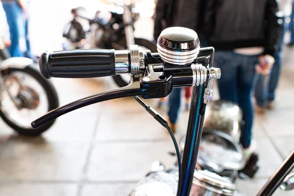 クロムメッキ車のハンドルバーのハンドルブレーキ — ストック写真