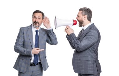 İş adamları hoparlörü açarak bağırmayı görmezden geliyorlar. İki işadamı hoparlörde bağırmayı görmezden geliyor. İşadamları, beyazdan izole edilmiş bir şekilde hoparlörle bağrışmayı görmezden geliyorlar. İşadamları hoparlörde görmezden geliyorlar