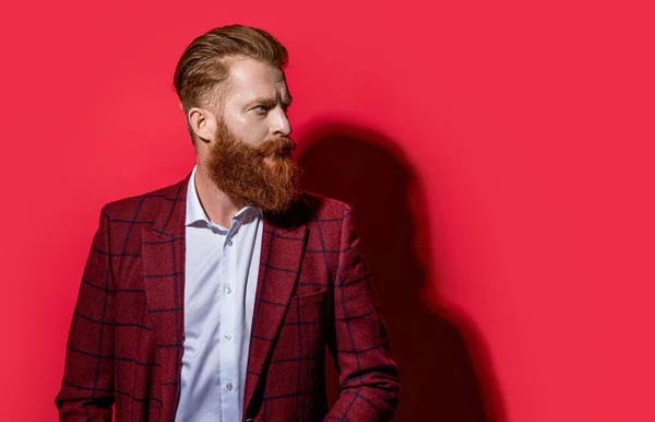 Formalwear Öltönyös Férfi Elkülönítve Vörös Másolt Térben Egy Öltönyös Férfi — Stock Fotó