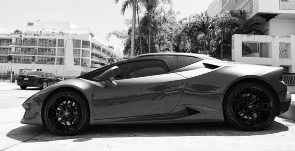 Los Angeles California Usa April 2021 Appelsin Lamborghini Aventador Parkert – stockfoto
