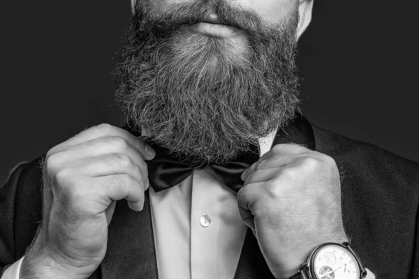 Обрезанный Вид Бородатого Человека Усами Бабочке Фото Бородатого Человека Усами — стоковое фото