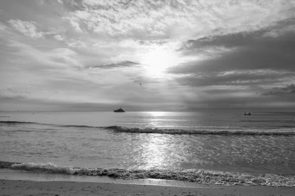 Yaz Karayip Denizi Gün Batımı Kumsalında Romantik Manzaralı — Stok fotoğraf