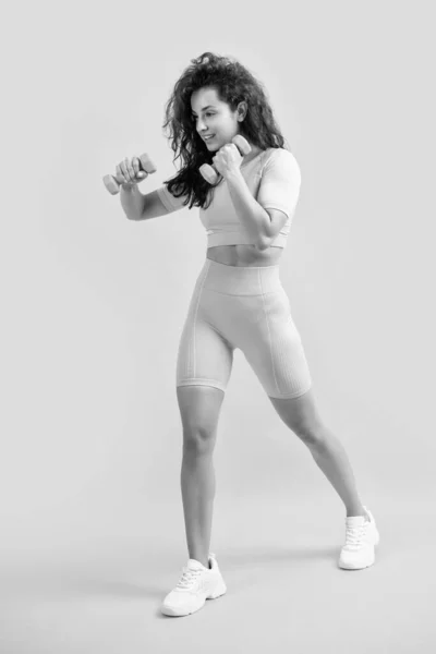 Full Length Sport Woman Weightlifting Exercise Dumbbell Studio Sport Woman — Φωτογραφία Αρχείου