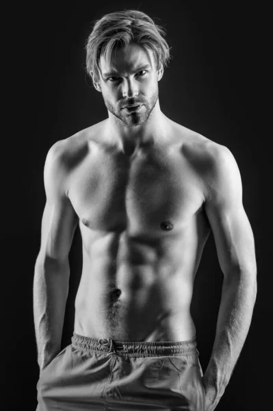 Foto Von Sexy Mann Mit Muskulösem Oberkörper Muskulöser Mann Mit — Stockfoto
