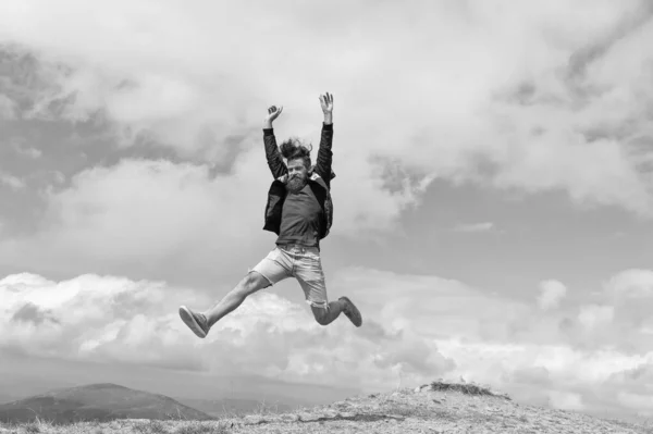 Photo Jumping Man Mountain Jumping Man Outdoor Jumping Man Full — Fotografia de Stock