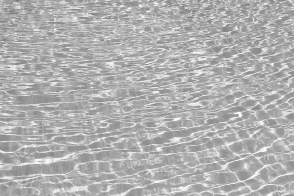 夏天游泳池水的背景 迈阿密 夏天游泳池的水底有波纹 夏天游泳池的水底没有人 夏季游泳池水背景照片 — 图库照片