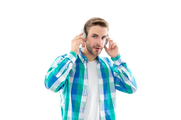 Homem Millennial Usar Fones Ouvido Música Camisa Quadriculada Estúdio Millennial — Fotografia de Stock
