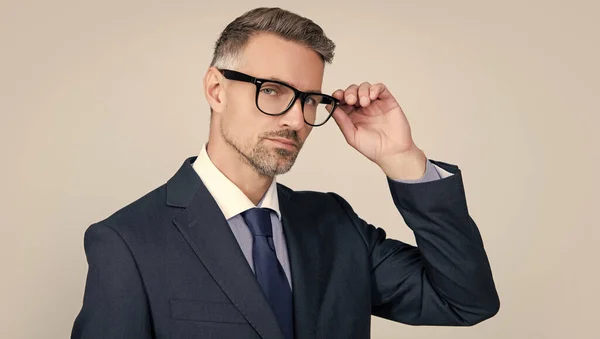 Grimmiger Führer Formellem Business Anzug Und Brille — Stockfoto