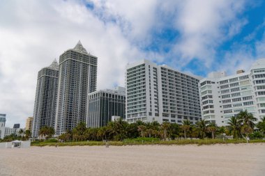 Miami şehir merkezindeki gökdelen mimari binası. Gökdelen mimari binasının fotoğrafı. Miami 'deki gökdelen mimari binası. Florida 'daki gökdelen mimari binası..